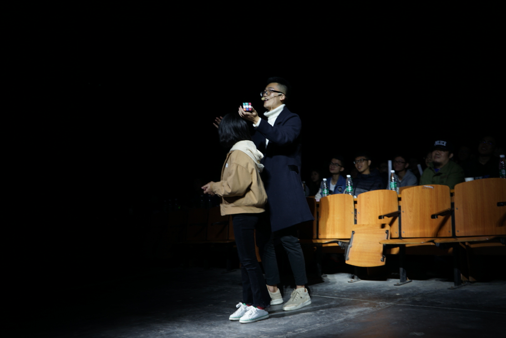 Nanyi Wang performing magic for an audience